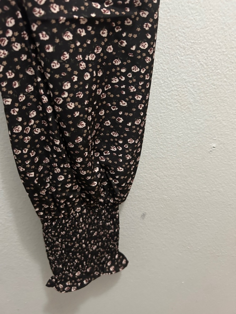 Smocked Floral Square-Neck Crop Top - Black Floral - Picture 3 of 6